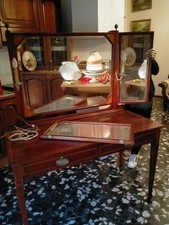 antica toilette pettiniera con tre specchi e con applique coeve