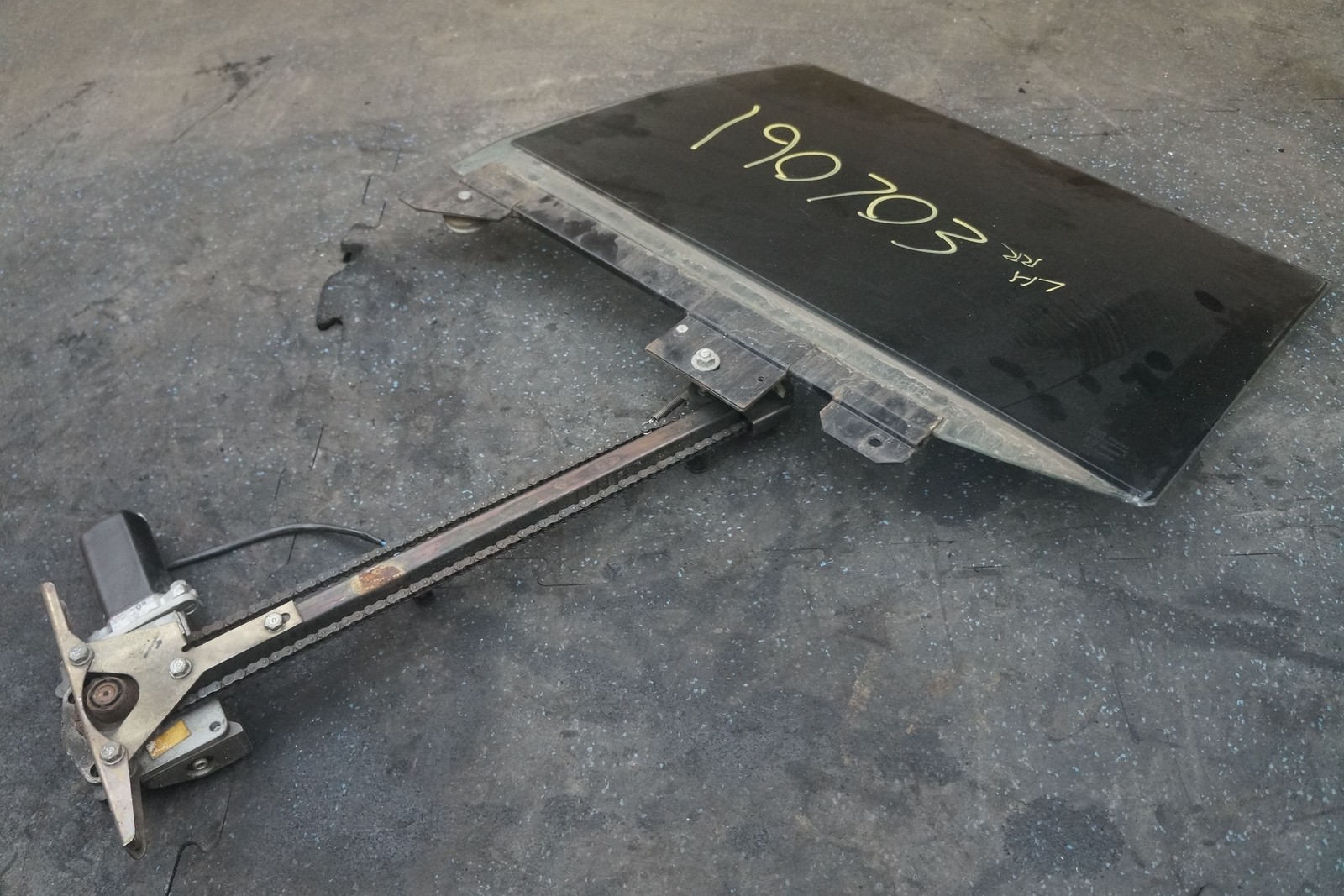 Rear Left Door Window Glass Motor Chain Assembly OEM Bentley Turbo R 1991