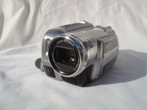 Panasonic NV-GS280EB, PAL, O.I.S, 3CCD, 3.1 Mpixel, DV-in,DV capture via USB,VGC - Picture 1 of 8