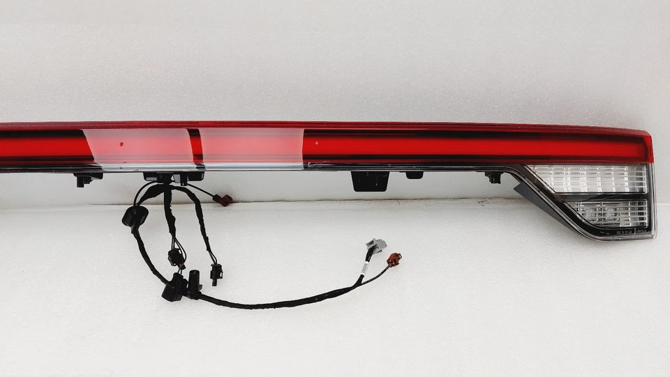 Barra refletora de lanterna traseira interna central Lincoln Aviator 2020-2024 LC5B13B433BG - Imagem 4 de 4