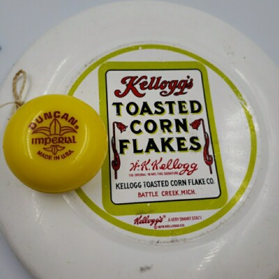 Vintage Kelloggs Toy Lot Duncan Imperial Corn Pops Yo Yo Corn Flakes Flying Disc