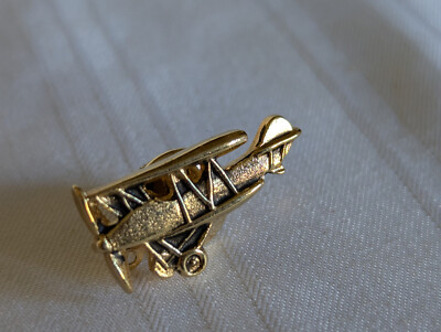 Yellow gold plated antique bi-plane pin back 1'' across
