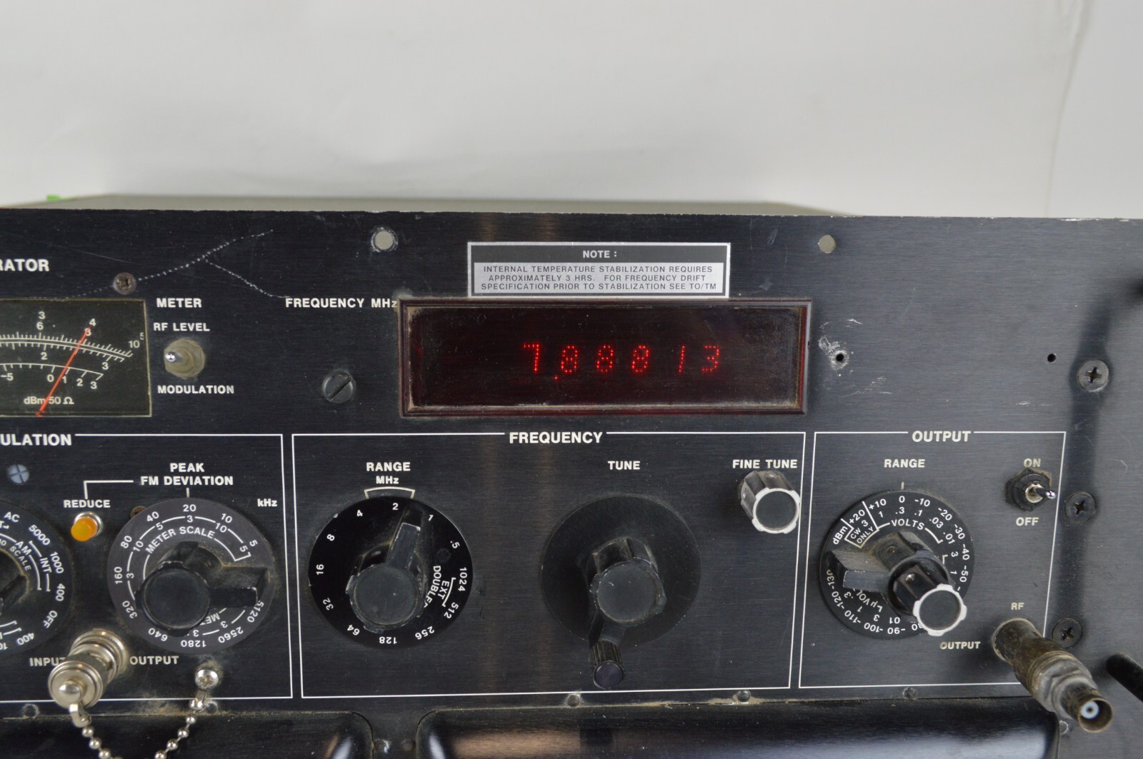 HP 8640B OPT 323 Signal Generator Military Version Powers on Untested