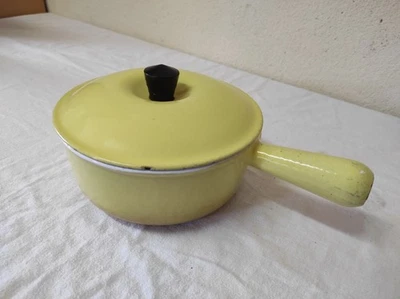 Ancienne Casserole Poêlon en fonte jaune 17,5cm de diamètre - Photo 1/4