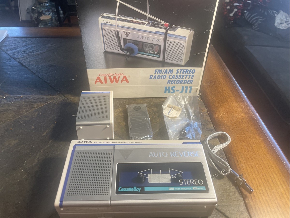 2 Vintage AIWA HS-J11 Cassette Boys Walkmans Radio Cassette 1 NOS