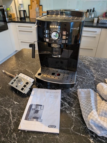 Kaffeevollautomat  Delonghi Magnifica S ("Defekt ")