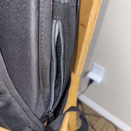 Dell Alienware 17" Vindicator 2.0 Backpack, Black (AWV17BP2.0) - Picture 14 of 18