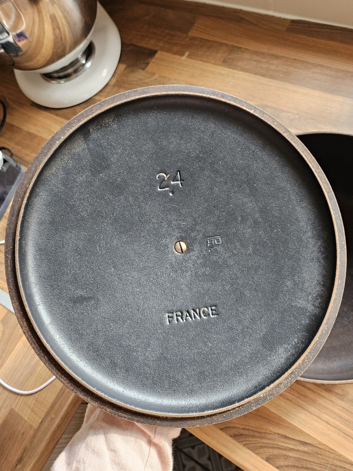 Le Creuset Used Cast Iron Casserole Dish Black 24cm eBay