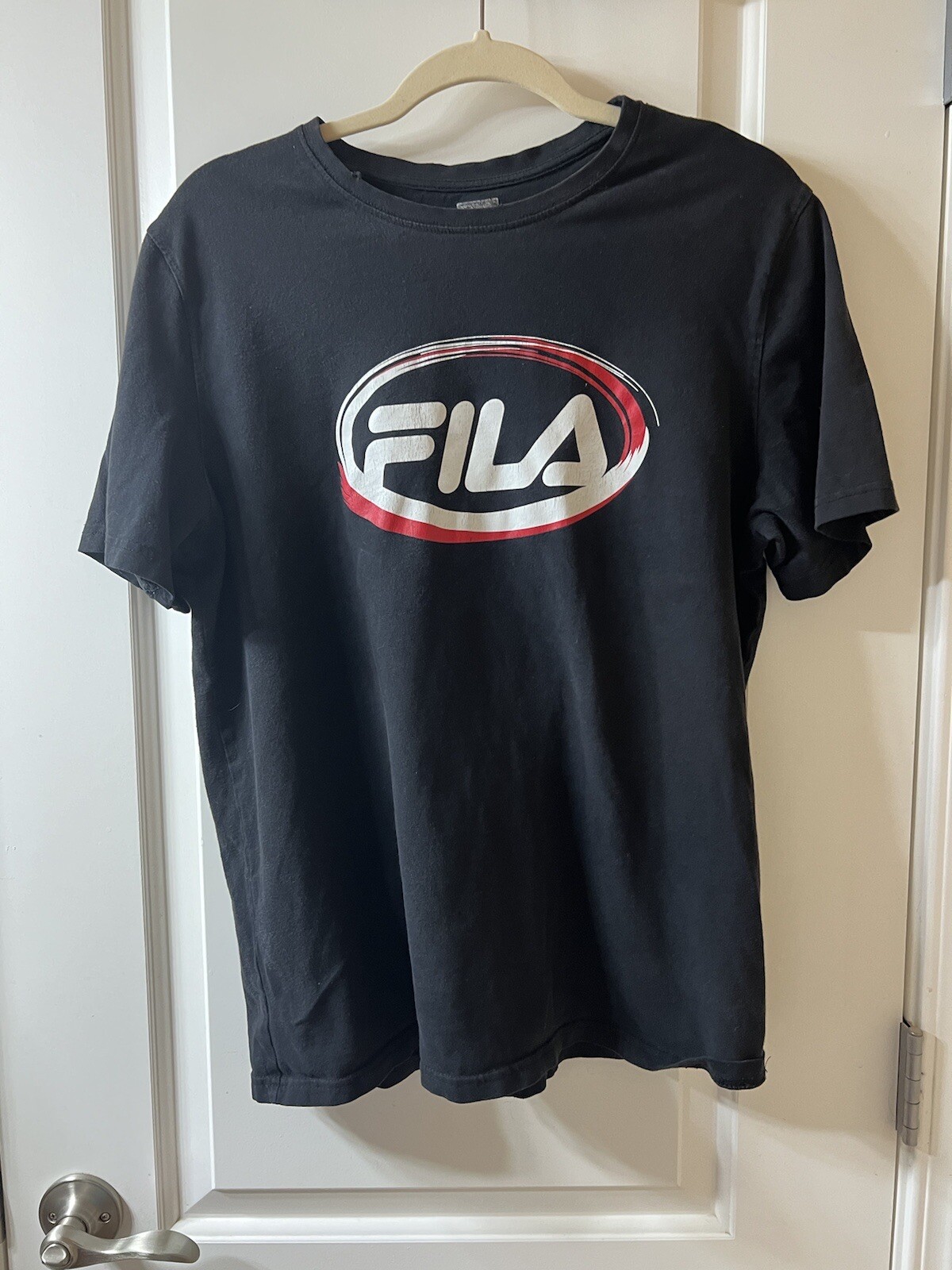 #175. Maglietta Vintage Fila Media Uomo Nera con Distressig