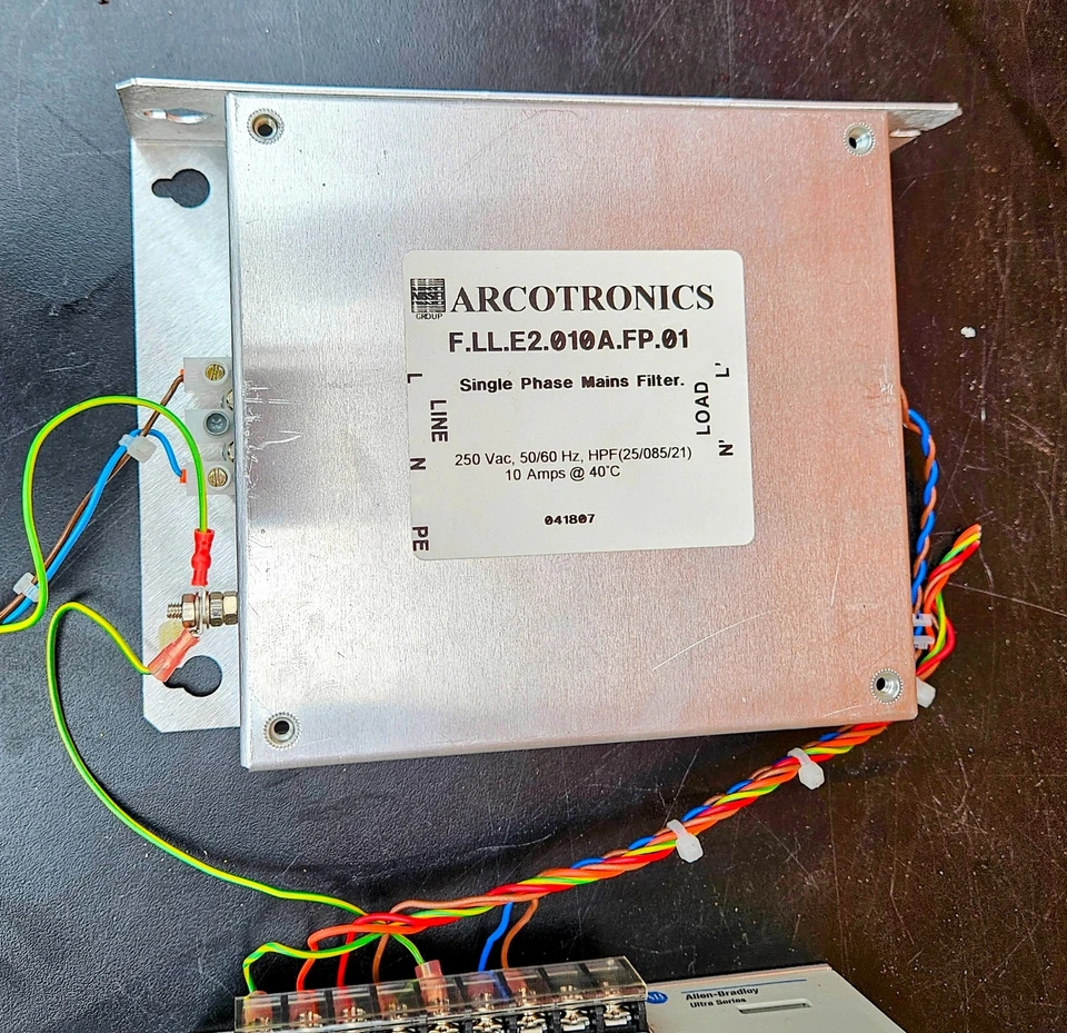 *GARANTÍA* SERVOACCIONAMIENTO ALLEN BRADLEY 1398-DDM-005 con Arcotronics 250VAC 50/60H Foto 4 de 4