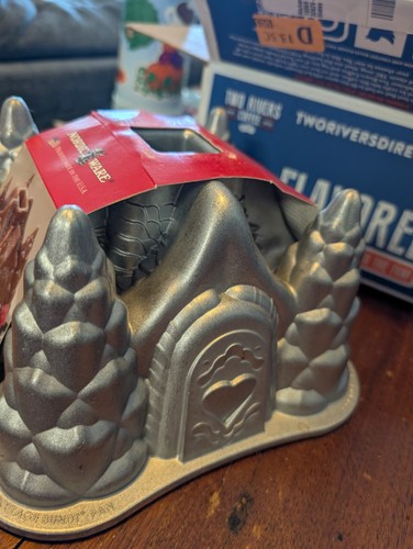 NORDIC WARE Fairytale Cottage Bundt Cake Baking Pan 10Cup HEAVYCAST ALUMINUM NEW - Picture 4 of 7