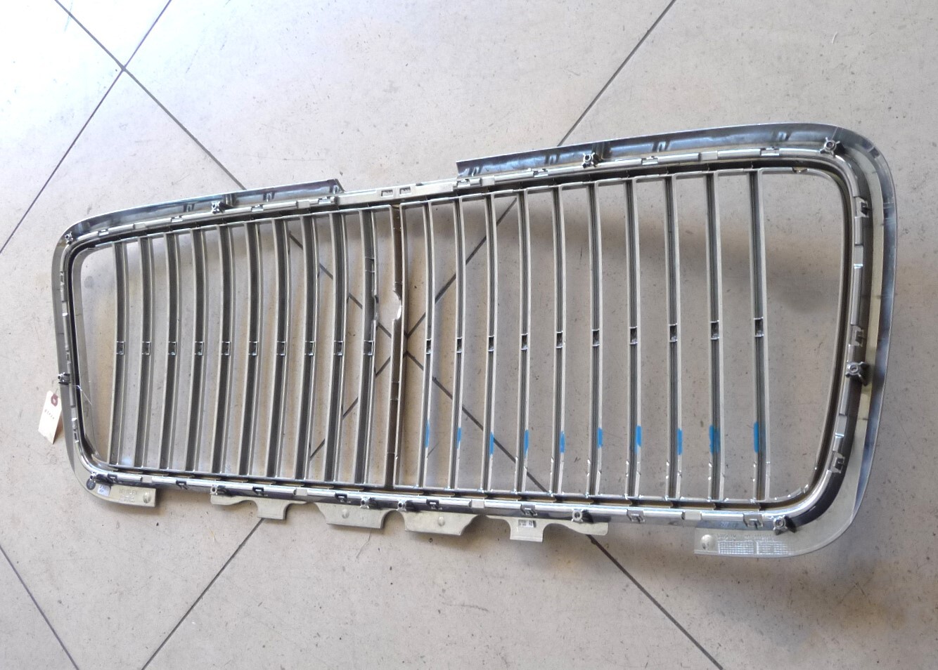 20-23 Bentley Flying Spur Front Radiator Grille Calendar 3SE853667A Damaged OEM