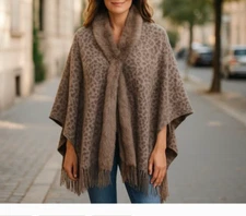 NWT La Fiorentina l Wrap with Fur Trim  Reversible Leopard  Chain Print One Size