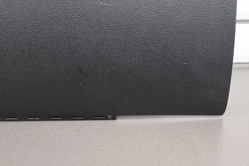 Compartimento guantera Chevy Suburban 07-14 (ébano 193) Foto 4 de 4