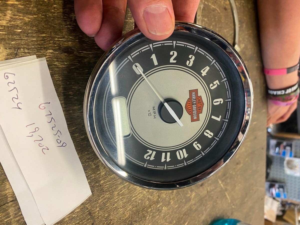 oem Harley Davidson Speedometer Heritage softail 67525-09 19k 2009