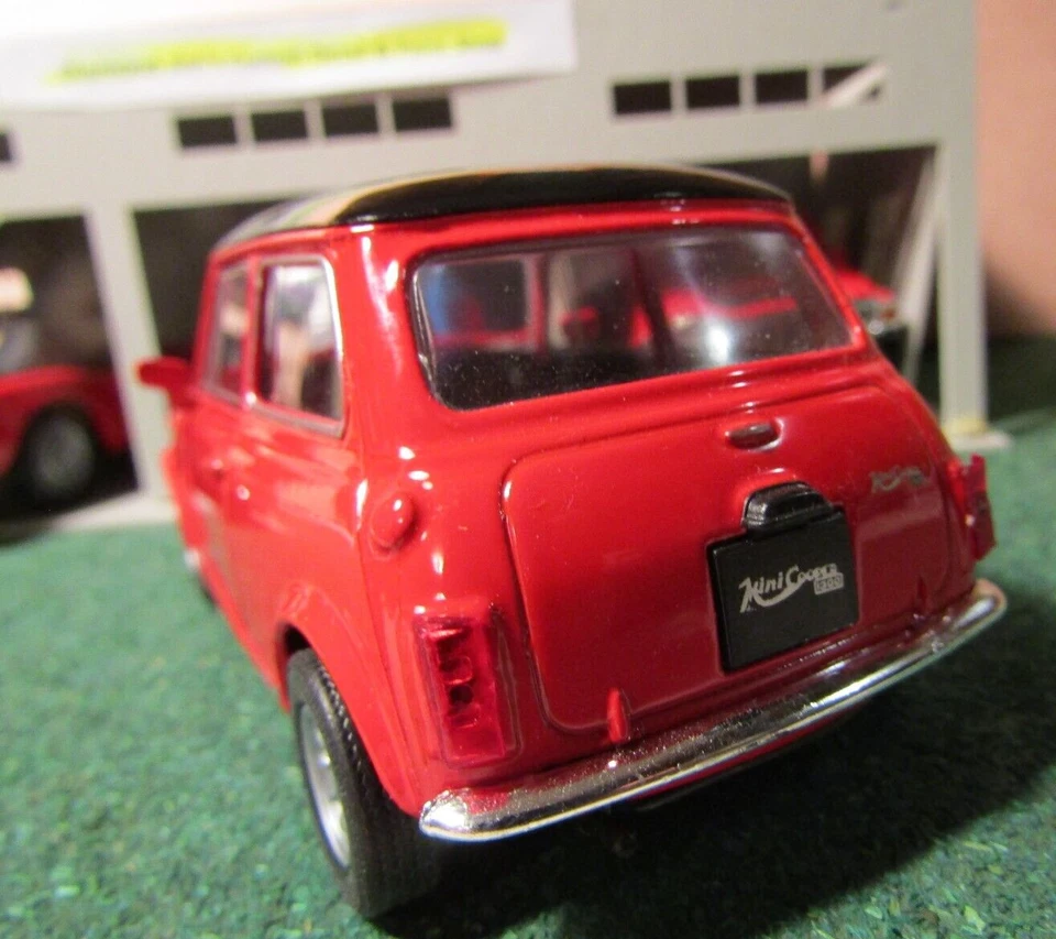 Welly Mini Cooper 1500 - Diecast Pull-Back Action Doors Open - 1:34 Scale - Image 3 of 4