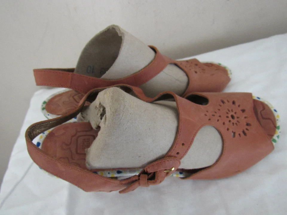 NUEVO JASPE&JEERA DETALLES PERFORADOS FAIROUZ CUERO CUBO TACÓN SANDALIAS 8.5 B  Foto 2 de 4