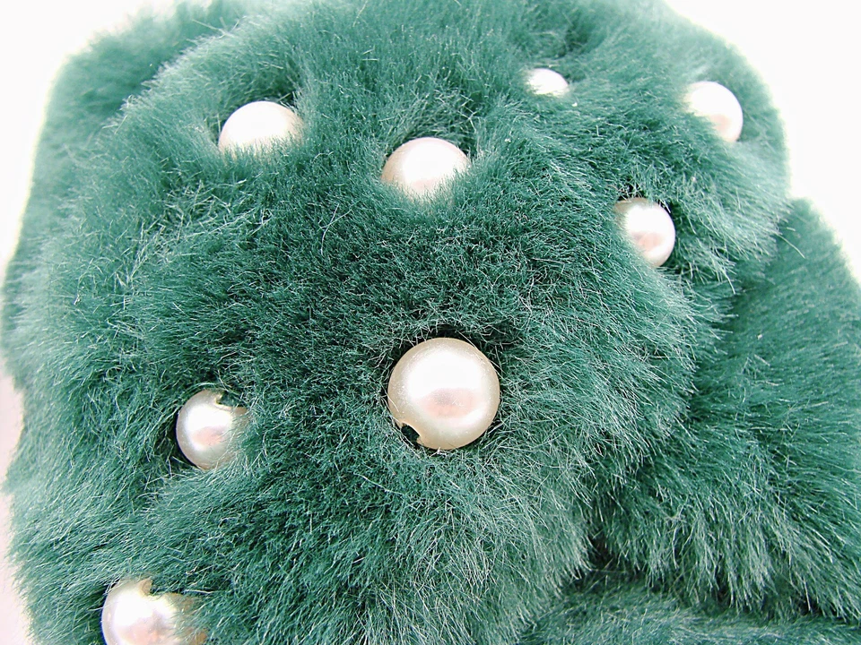 Victoria's Secret Green Slippers Womens Small Faux Fur Slides Pearl Accents Soft - Image 3 of 4