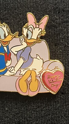 RARE TWDC Disney Donald and Daisy duck on Couch Valentine's Day
