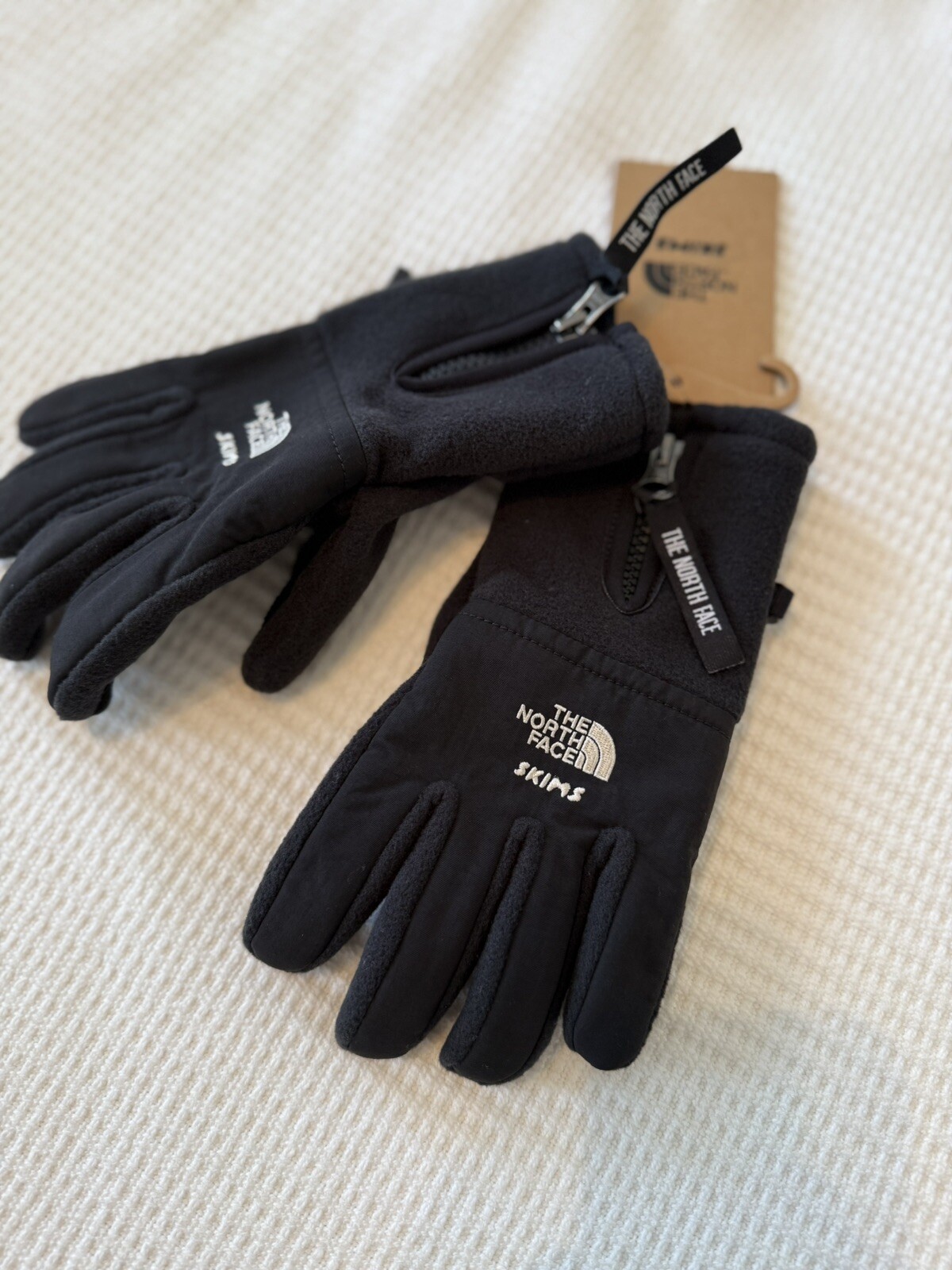 THE NORTH FACE X SKIMS RETRO DENALI FLEECE GLOVES ONYX  SMALL NEW IN HAND ✅
