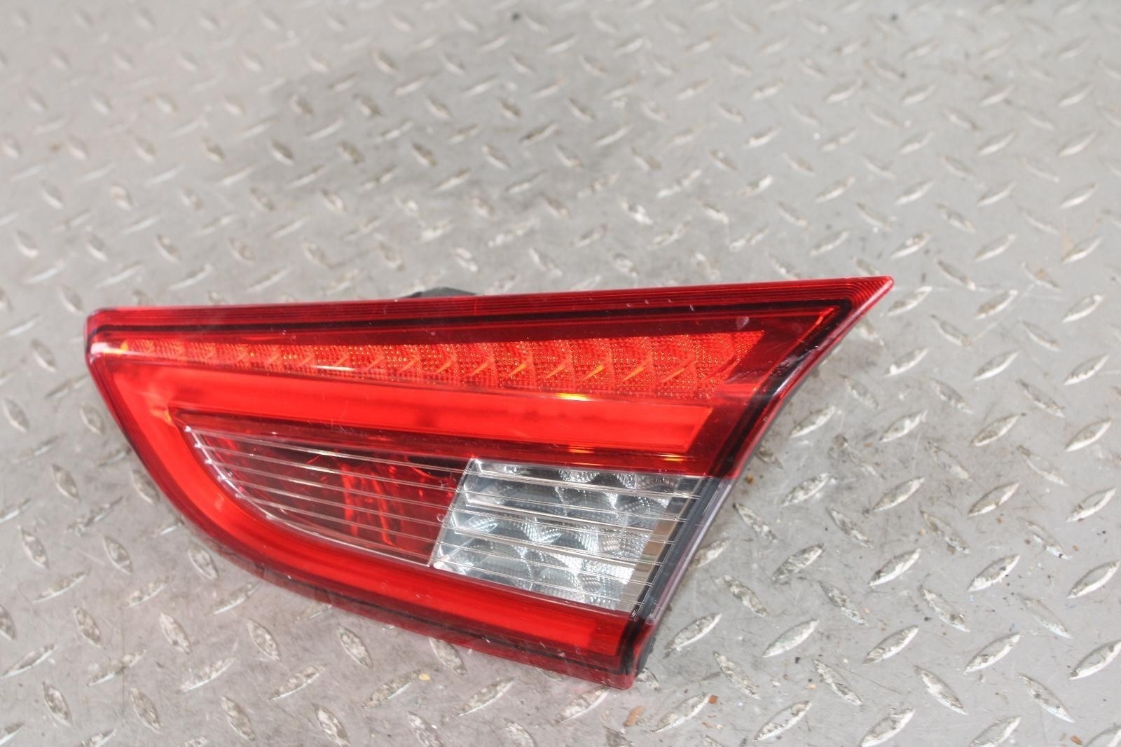14-19 MASERATI GHIBLI Right RH Passenger Decklid Mounted Taillight Lens Unit OEM