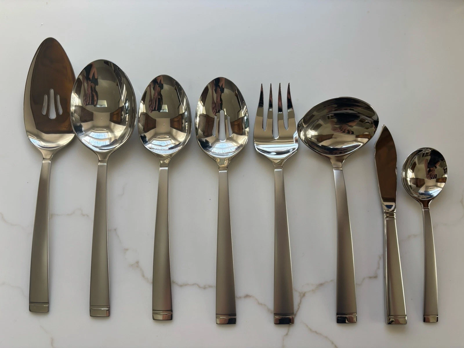 Oneida - FROST - huge lot of 8 serving pieces NEW
Opens in a new window or tab