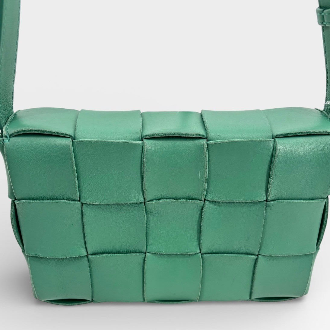 NEW Bottega Veneta Cassette Bag in Mermaid/Gold Leather Crossbody thumbnail 7