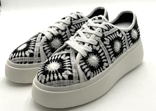 Dirty Laundry Women's Size 8 Recreation Black / White Platform Sneakers