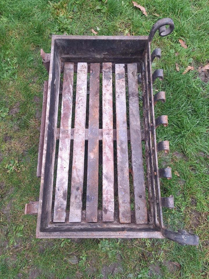 Large Reclaimed Vintage Wrought Steel Fire Basket Dog Grate Fireplace FREE P&P - Image 3 of 4