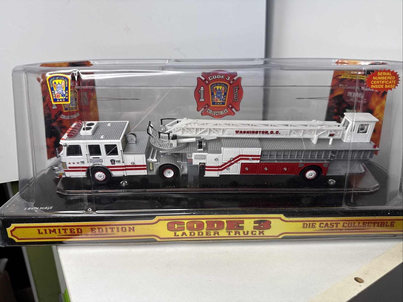 Code 3 Washington DC Ladder Towers Fire Truck 13 RARE  Die Cast