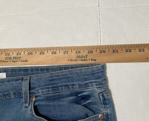Levi Strauss Signature Women's Mid Rise BoyFriend Torn/Frayed Jeans Sz 20 - Picture 13 of 15