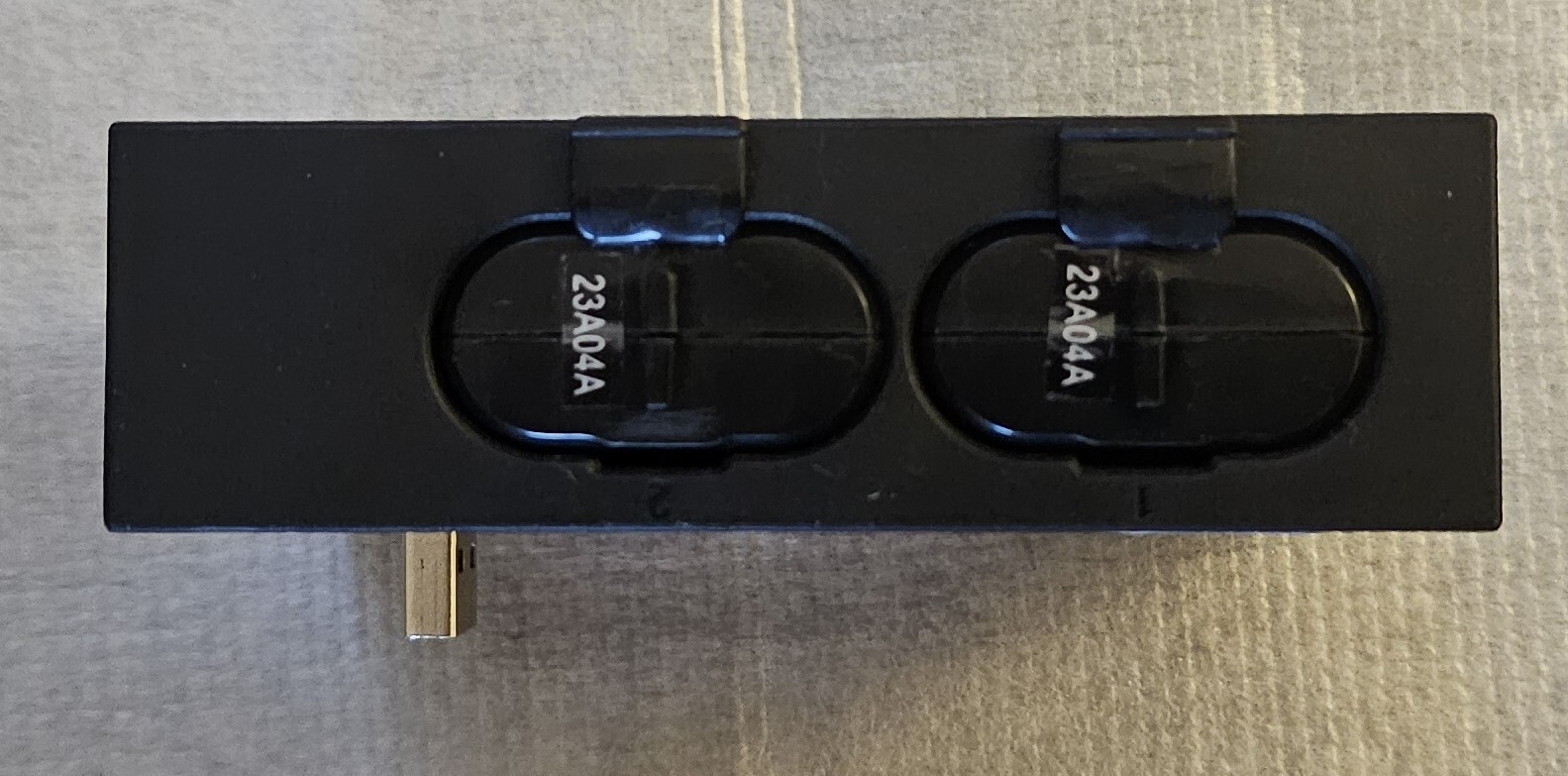 Insignia Side Dock Controller Battery Charger, with 2x batteries, Xbox