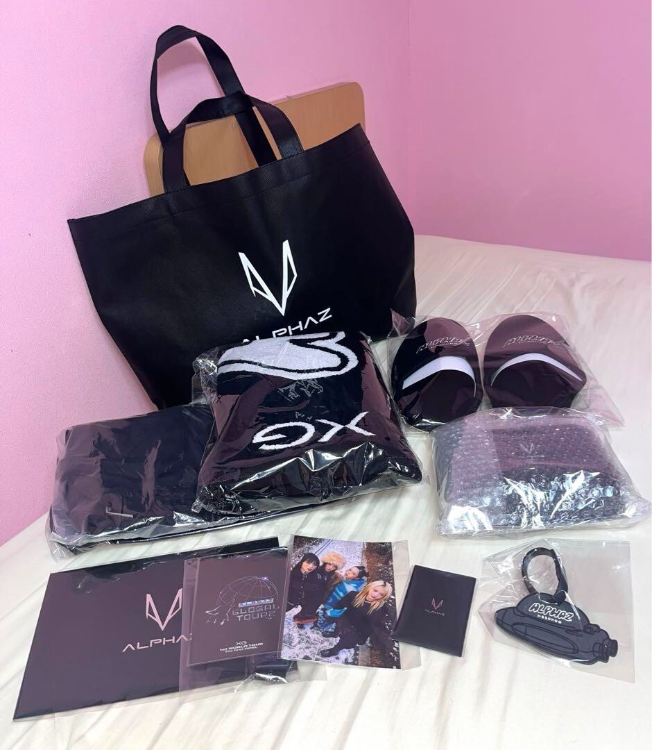 XG THE FIRST HOWL グロパ グッズ VVIP XG 1st WORLD TOUR The first HOWL VVIP Limited Goods 10 Types