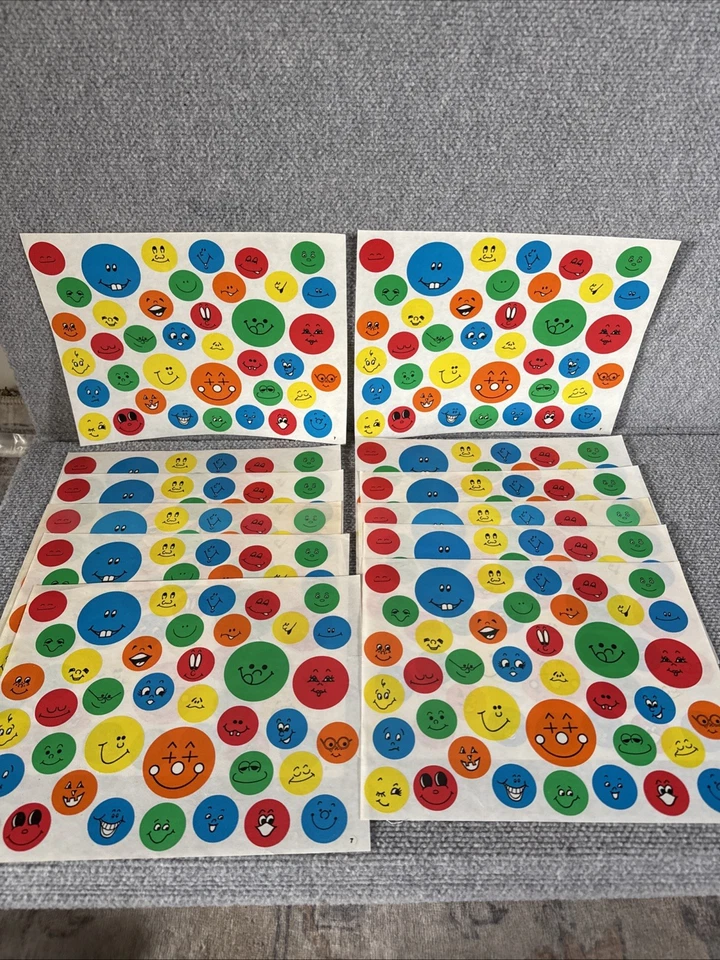 Lote de 12 hojas adhesivas vintage de los 90 Highlights Magazine Goofy Smiley Face Teacher Foto 2 de 4