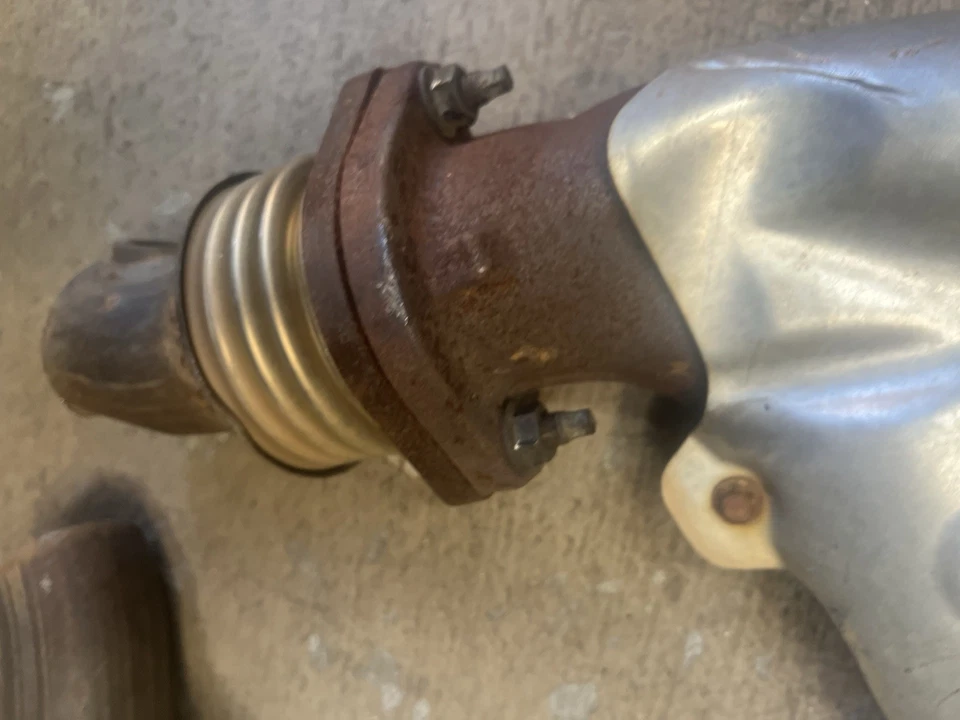 Colector de escape Pontiac G8 GT/Camaro SS 6,0 L 6,2 L L LS3 par OEM con bridas Foto 2 de 4