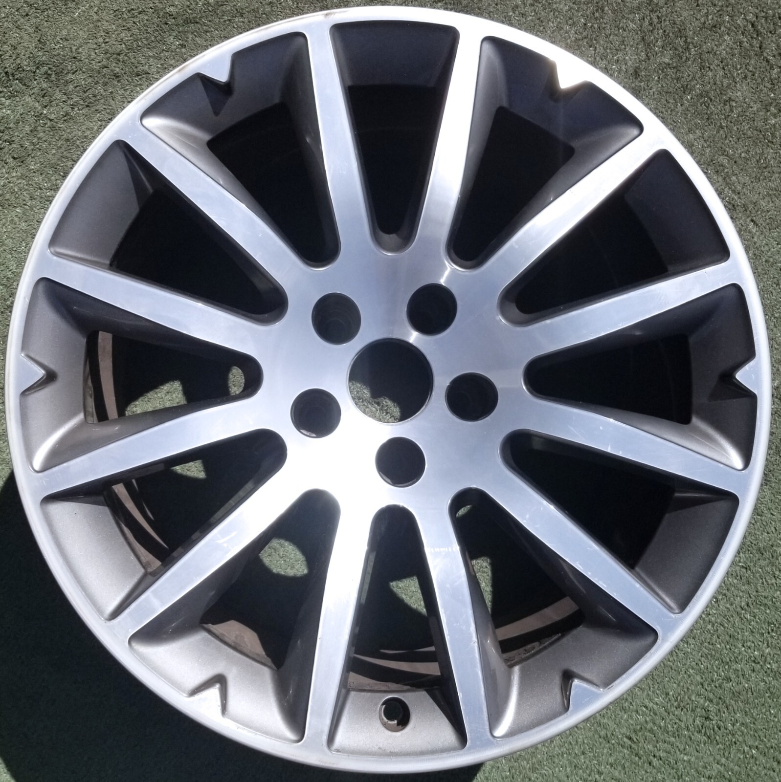 Factory Maserati Ghibli Rear Wheel 18 inch Machined OEM Original 670010981 96001
