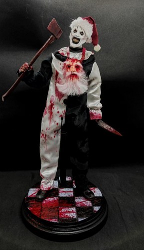 Terrifier 2 - Art the Clown 1/6 Custom Figure w. Accessories and Base - Picture 9 of 12