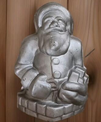 Vintage Heavy Cast Aluminum Nordic Ware Cat. #204 Santa Claus Cake Pan
