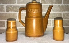 Suzuka Stone Mesa Gold Stoneware Pottery JAPAN Teapot w Salt Pepper Shakers vtg