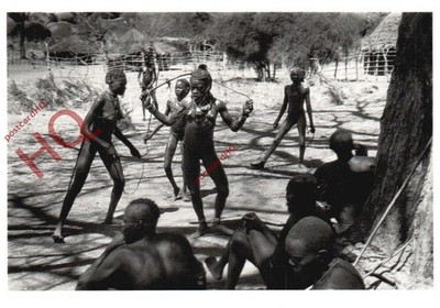 Postkarte -: Südsudan, Kao-Nyaro Nuba Mädchen tanzen bei Stammeszeremonie [Acme]