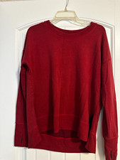 Athleta Women  s M Red Waffle Knit Pullover Sweatshirt High Low Hem Thumbholes