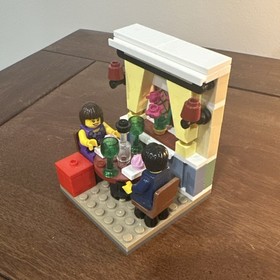 LEGO Restaurant Dining Scene with Minifigures. Valentine&rsquo;s Day proposal 40120