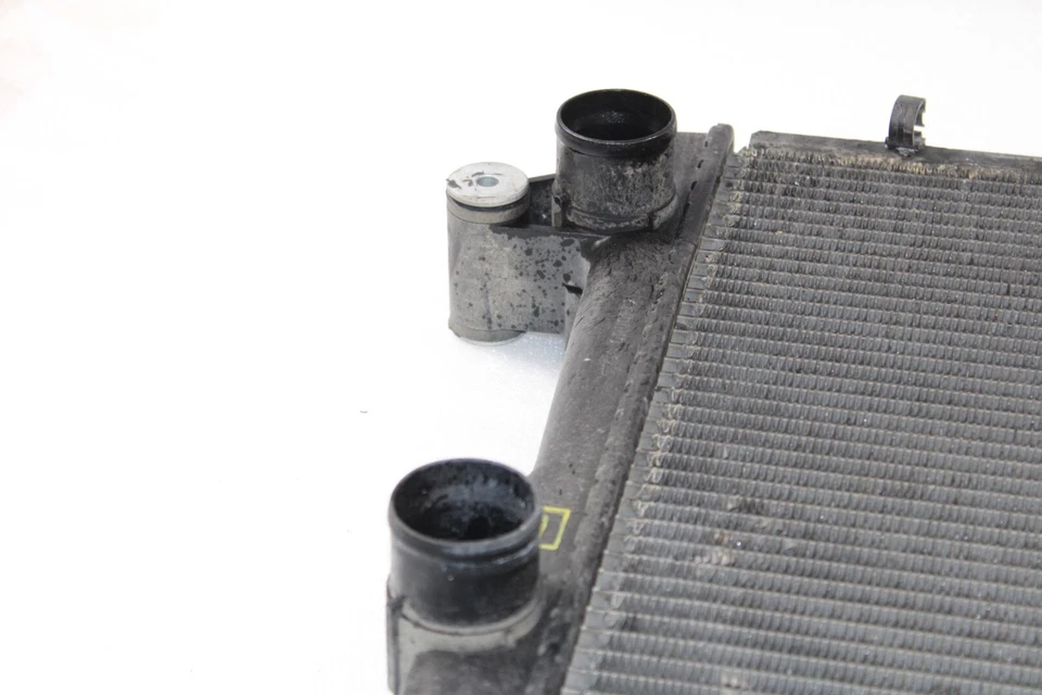 Maserati M128, cupé, Spyder, radiador, Dmg, usado, P/N 181097 Foto 2 de 4