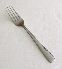 Oneida Stainless Valor 1 Dinner Fork Glossy