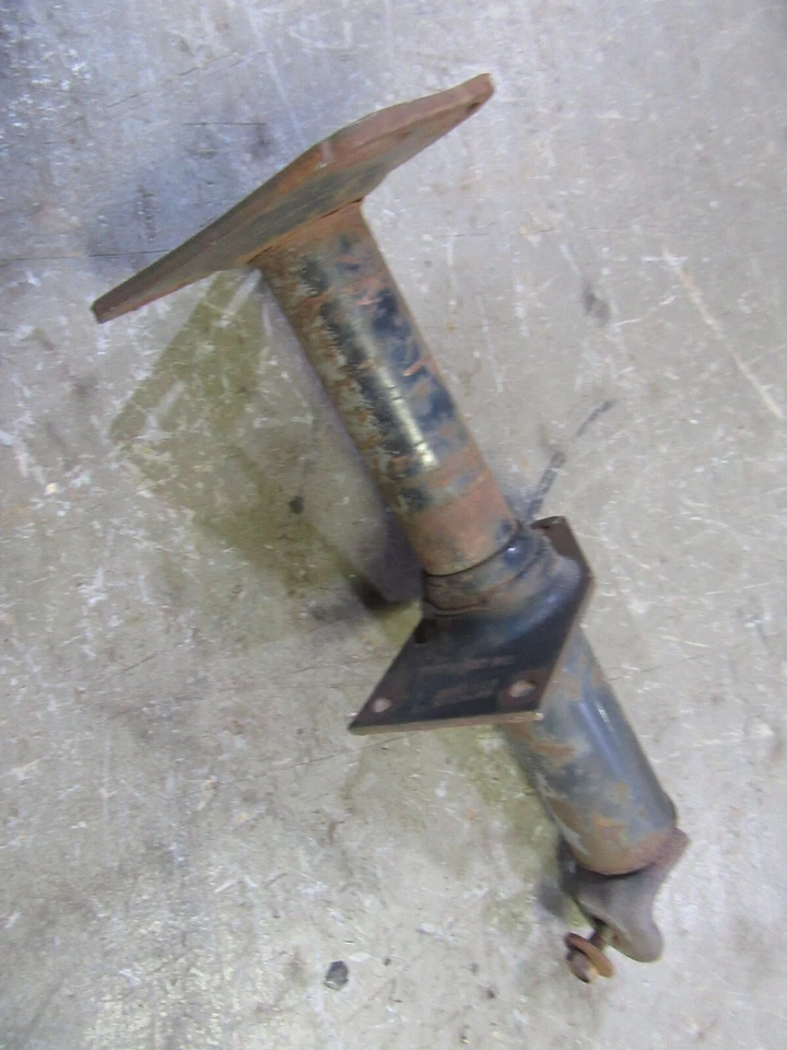 1983 Pontiac Bonneville front bumper mount bracket shock piece - Image 2 of 2