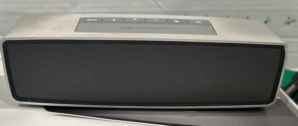 Bose SoundLink Mini I 2013 Portable Bluetooth Speaker with Bose SoundLink Mini I 2013 Portable Bluetooth Speaker with