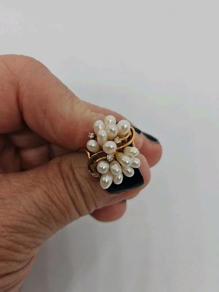 Anillo de diamantes y perlas de agua dulce de oro amarillo de 14 quilates talla 6,75  Foto 2 de 4