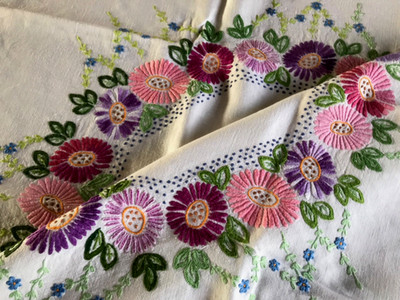 Vintage handbestickte Tischdecke cremeweiß Leinen Blumenkreis 33x33''