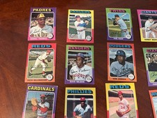 1975 Topps Baseball Cards (24)