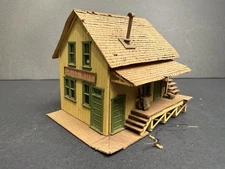 HO 1/87 Scale Trackside Building Office Depot Built-Up Craftsman Kit